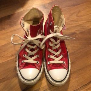 Red High top converse, only worn a few times
